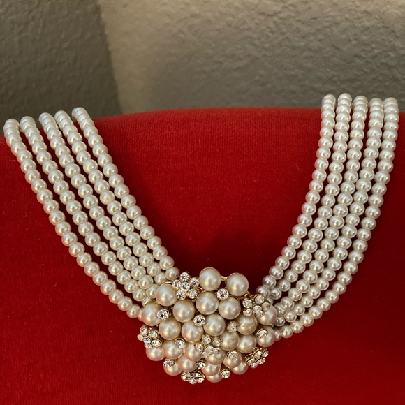 STATEMENT Necklace. Faux PEARLS with PENDANT. BEAUTIFUL STUNNING - Picture 8 of 16